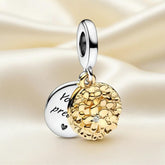 Zweifarbiger Edelstahl-Charm mit goldener Blütenstruktur und Gravurplättchen – Floral Harmony Charm von LOÉAR