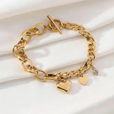 18K vergoldetes Edelstahlarmband mit zwei Herzanhängern und Zirkonia – Golden Heart Grace Bracelet von LOÉAR