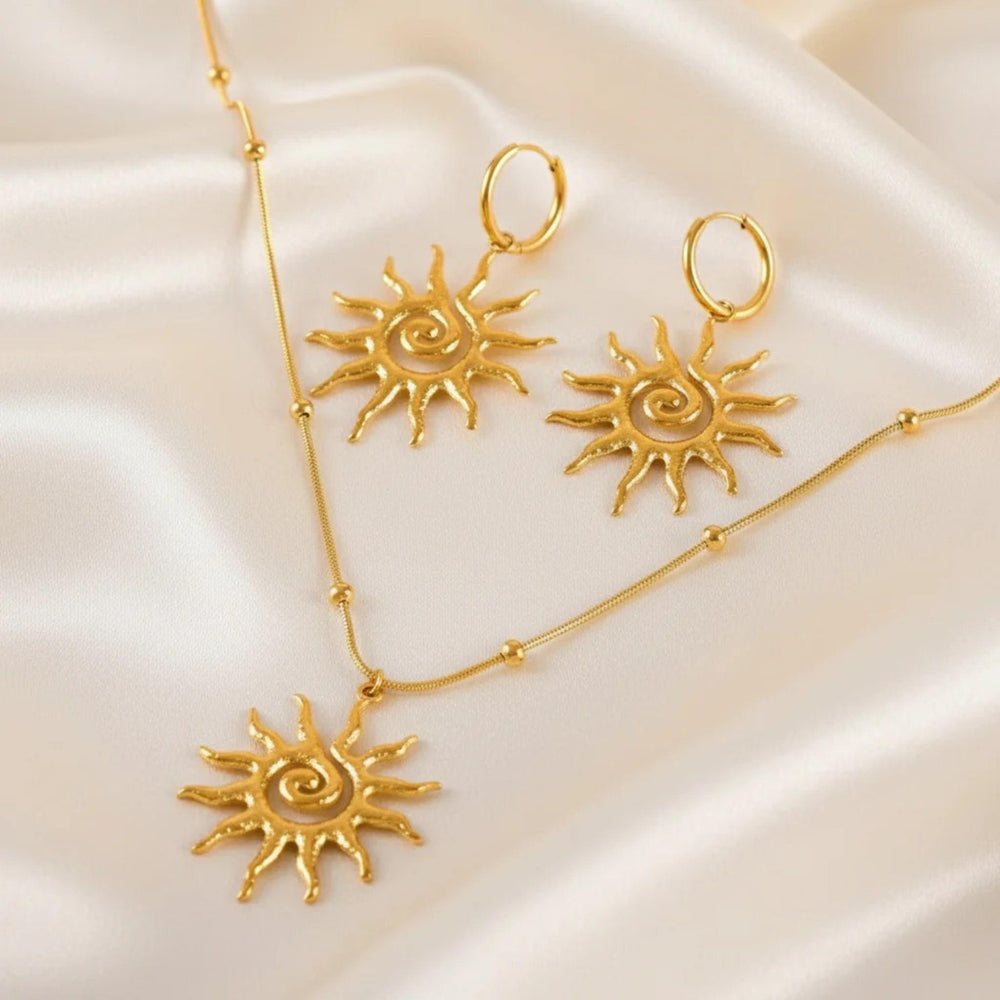LOÉAR Golden Sun Spiral Set – 18K vergoldete Halskette & Ohrringe mit Sonnen-Design