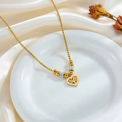 Goldene Edelstahlkette mit Herzanhänger und Lebensbaum von LOÉAR