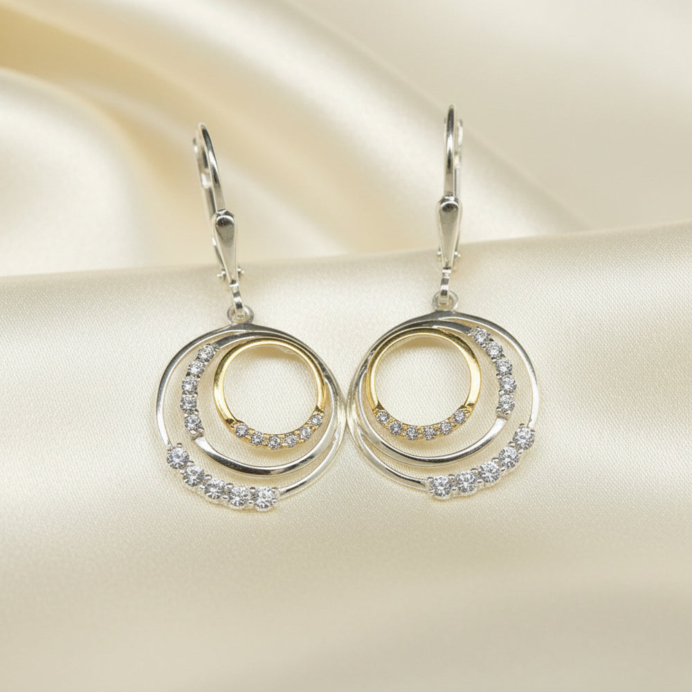 Bicolor-Ohrhänger aus 925 Silber mit Zirkonia und vergoldetem Innenkreis