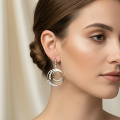 Bicolor-Ohrhänger aus 925 Silber mit Zirkonia und vergoldetem Innenkreis