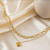 Doppellagige goldene Edelstahl-Halskette mit Herzanhänger – elegante 18K vergoldete Kette von LOÉAR