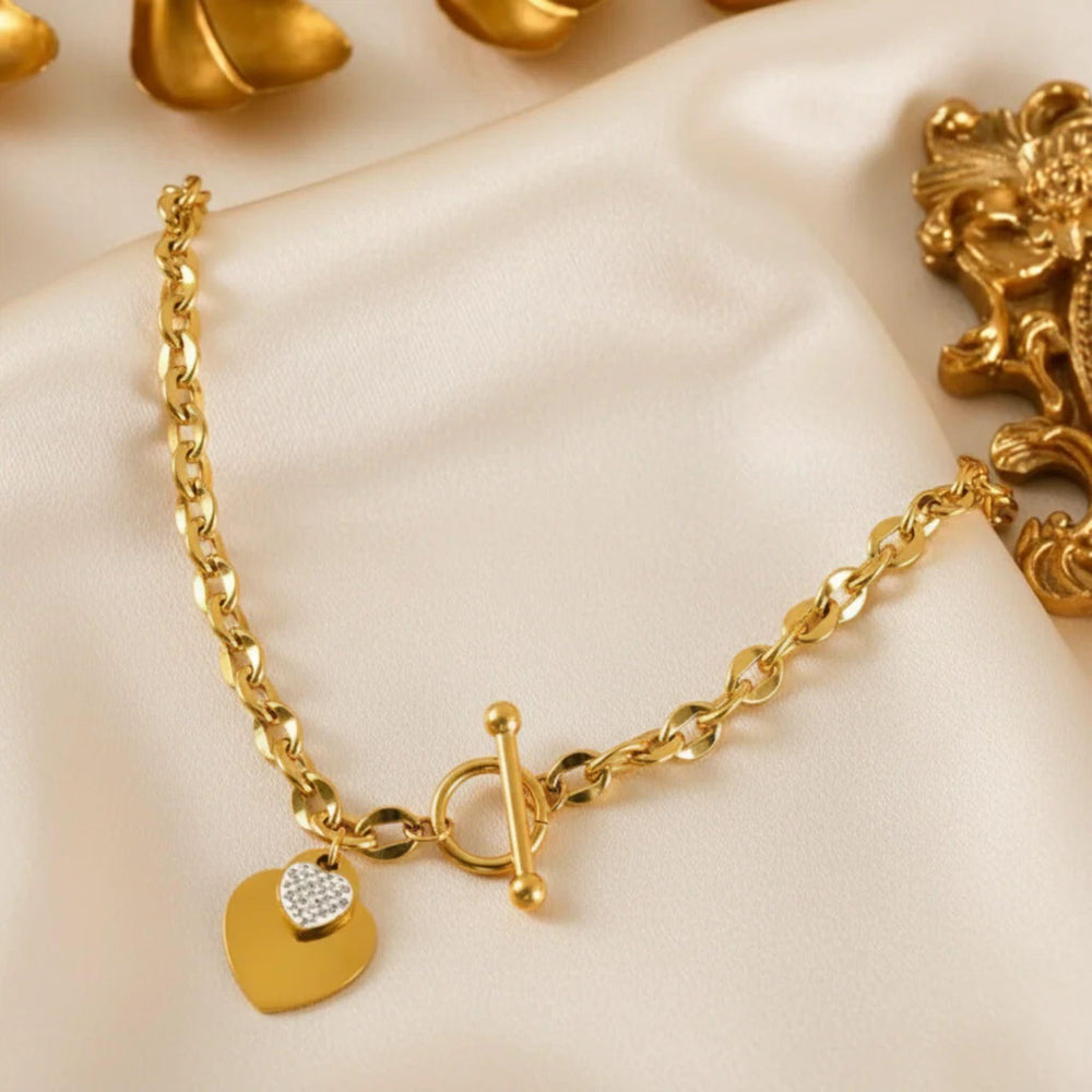 Goldene Edelstahl-Halskette mit Doppelherz-Anhänger und Zirkonia – elegante 18K vergoldete Kette von LOÉAR