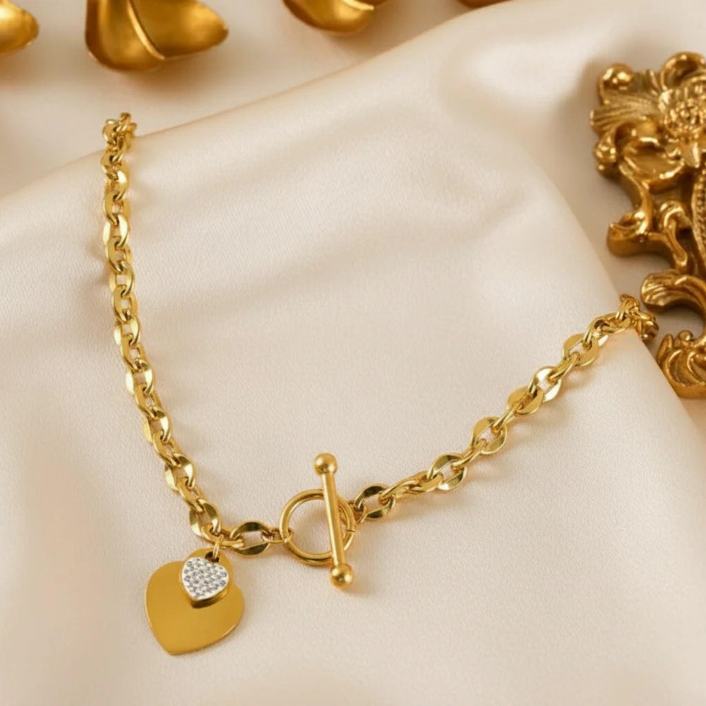 Goldene Edelstahl-Halskette mit Doppelherz-Anhänger und Zirkonia – elegante 18K vergoldete Kette von LOÉAR