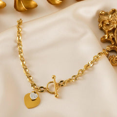 Goldene Edelstahl-Halskette mit Doppelherz-Anhänger und Zirkonia – elegante 18K vergoldete Kette von LOÉAR