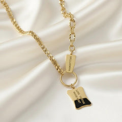 Goldene Edelstahlkette mit gravierter Plakette – luxuriöse 18K vergoldete Halskette von LOÉAR