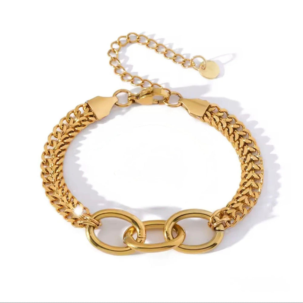 Bold Harmony Bracelet von LOÉAR – 18K vergoldetes Edelstahlarmband mit doppelter Gliederstruktur und markantem Mittelstück, wasserfest & hypoallergen.