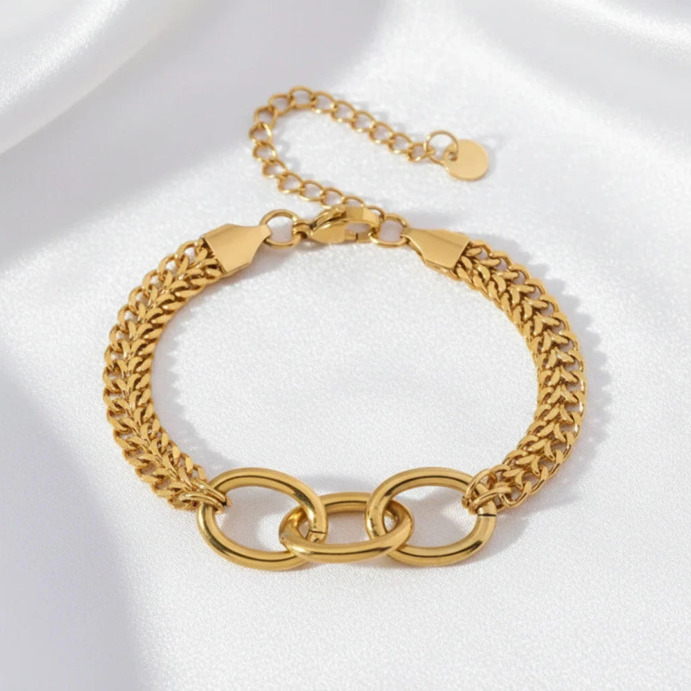 Bold Harmony Bracelet von LOÉAR – 18K vergoldetes Edelstahlarmband mit doppelter Gliederstruktur und markantem Mittelstück, wasserfest & hypoallergen.