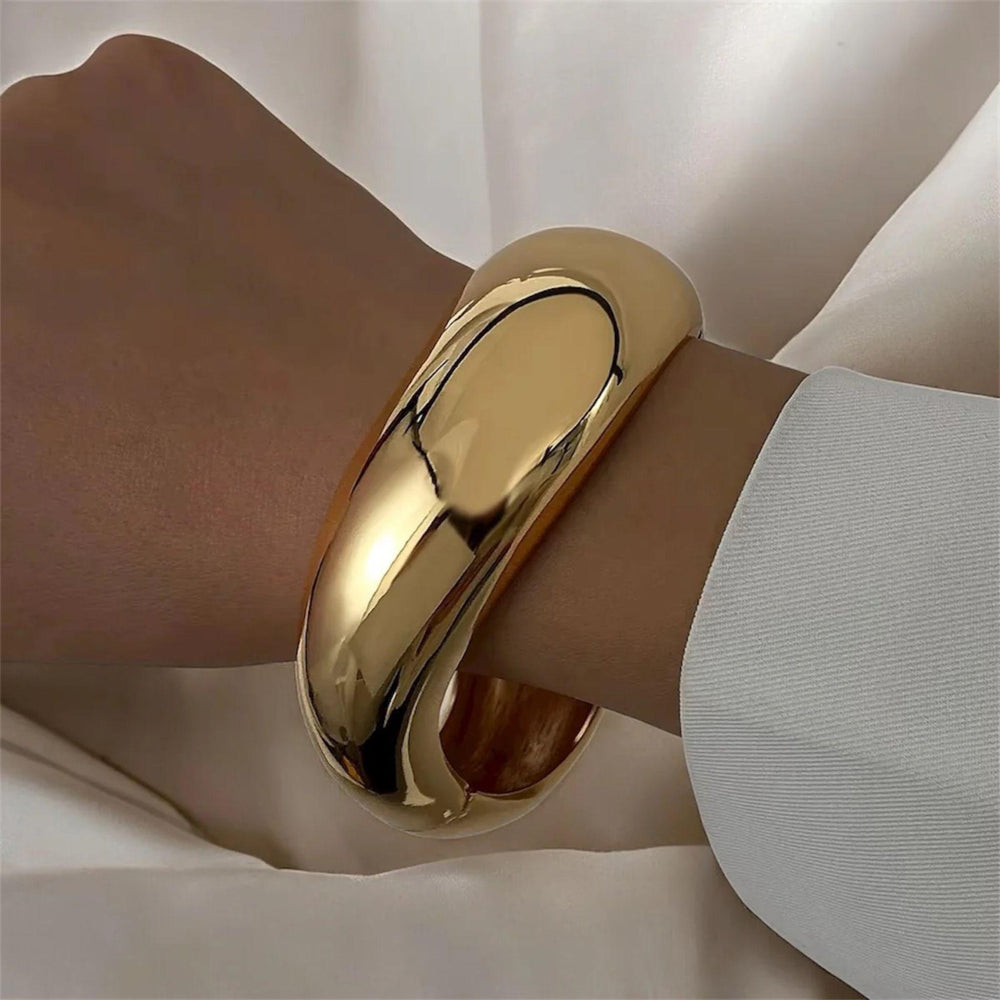 Breiter Skulpturaler Armreif – 18 K Vergoldet | LOÉAR