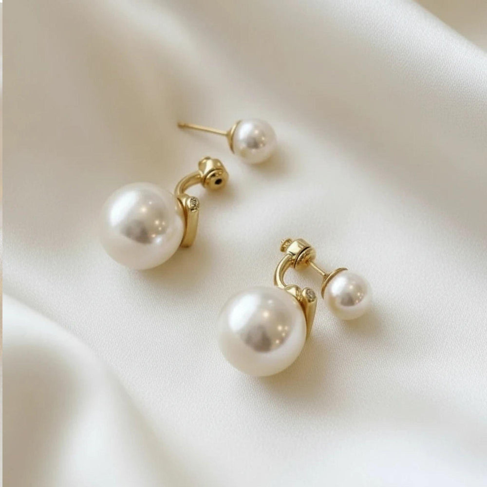 Doppel-Perlenohrringe in Gold mit zwei unterschiedlich großen schimmernden Perl