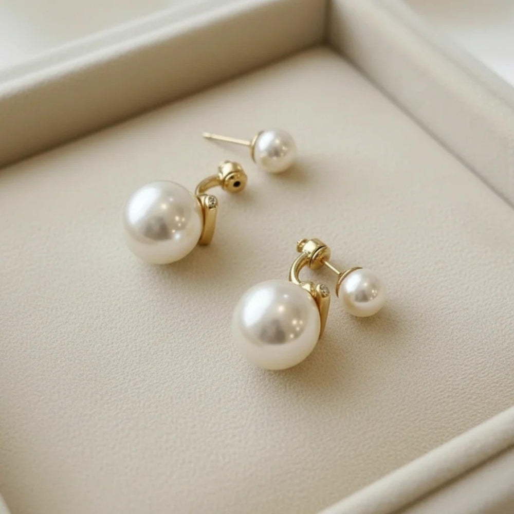 Doppel-Perlenohrringe in Gold mit zwei unterschiedlich großen schimmernden Perl