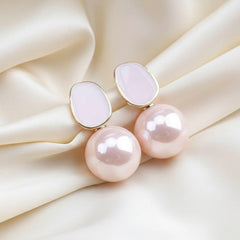 Elegante Nude-Pearl Ohrringe mit glänzender Perle und organischer Goldfassung