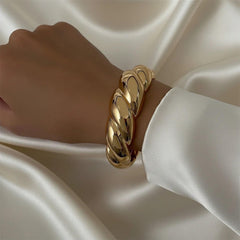 Geflochtener Gold Armreif Damen aus Edelstahl 18K vergoldet – LOÉAR Schmuck