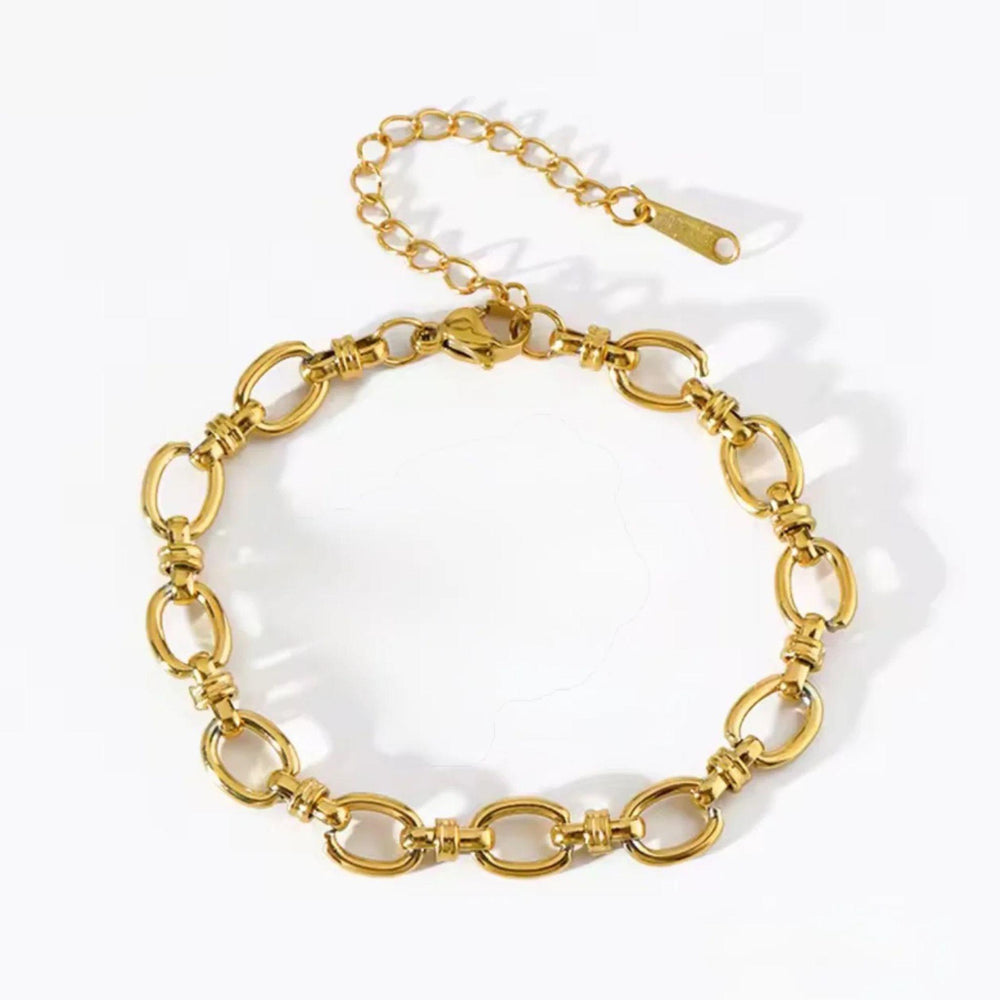 Golden Link Bracelet von LOÉAR – elegantes 18K vergoldetes Edelstahlarmband mit ovalen Gliedern, wasserfest & hypoallergen.