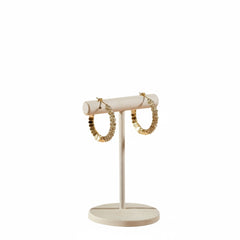 Vergoldete Creolen mit glänzender, strukturierter Oberfläche – elegante, moderne Ohrringe aus Edelstahl von LOÉAR.