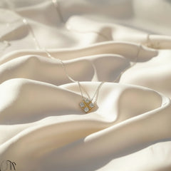 Vergoldete Silberkette mit funkelndem Kreuzanhänger aus Zirkonia – elegantes, zeitloses Schmuckstück aus Sterlingsilber von LOÉAR.