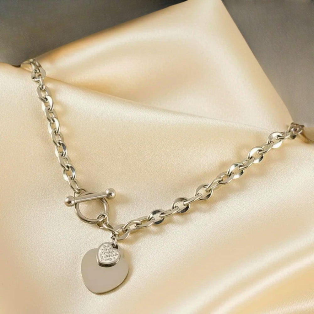 Silbernes Halskette mit Doppelherz-Anhänger und T-Verschluss von LOÉAR