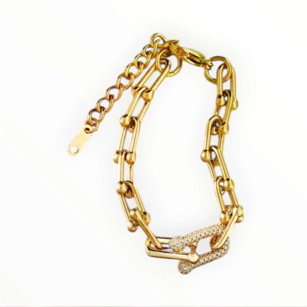 Vergoldetes Gliederarmband mit funkelndem Verbindungselement aus Zirkonia – elegantes und modernes Schmuckstück aus Edelstahl von LOÉAR.