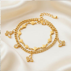 Vergoldetes Armband-Set mit filigranen Herzgliedern und funkelnden Schmetterlingsanhängern – romantisches, elegantes Schmuckdesign aus Edelstahl von LOÉAR.